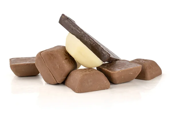 Beyaz beyaz izole siyah beyaz çikolata — Stok fotoğraf