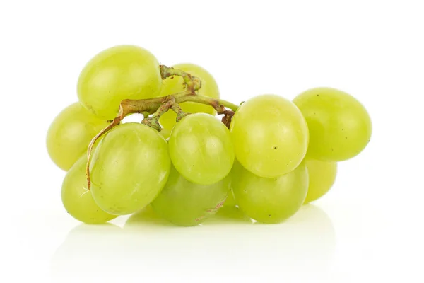Yeşil şarap üzüm beyaz izole — Stok fotoğraf