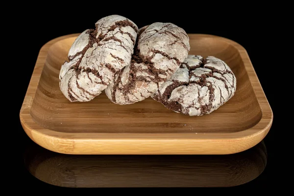 Schokolade Brownie Cookie isoliert auf schwarzem Glas — Stockfoto