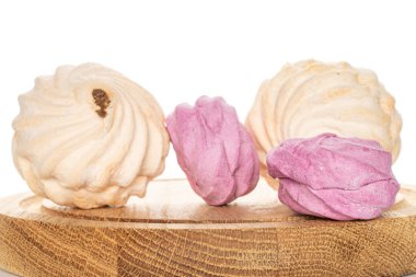 Taze pastel tatlı zefir beyaz üzerine izole