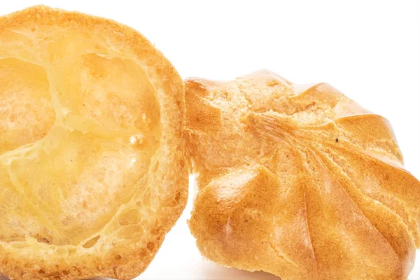 Gouden gebakken profiterole geïsoleerd op wit — Stockfoto