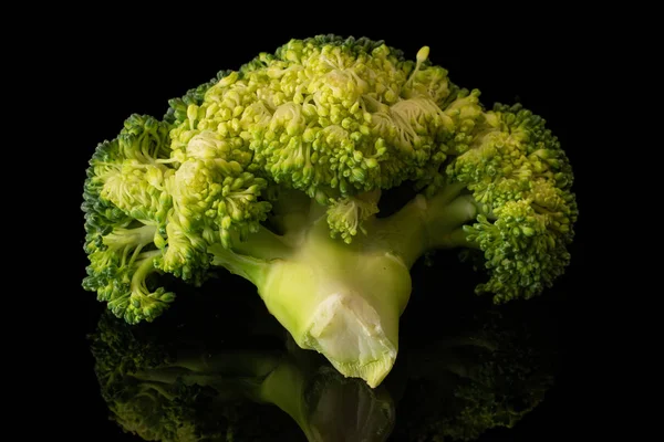 Siyah camlara izole edilmiş taze breen brokoli. — Stok fotoğraf