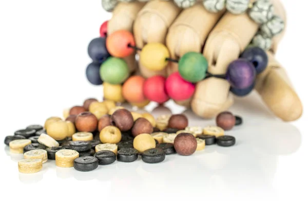 Perlina di legno colorato isolato su legno grigio — Foto Stock