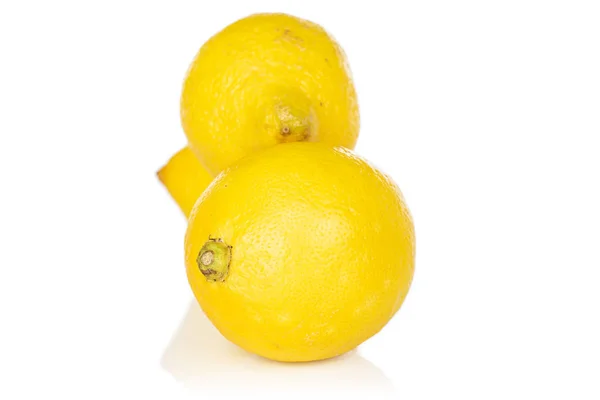 Citron jaune frais isolé sur blanc — Photo