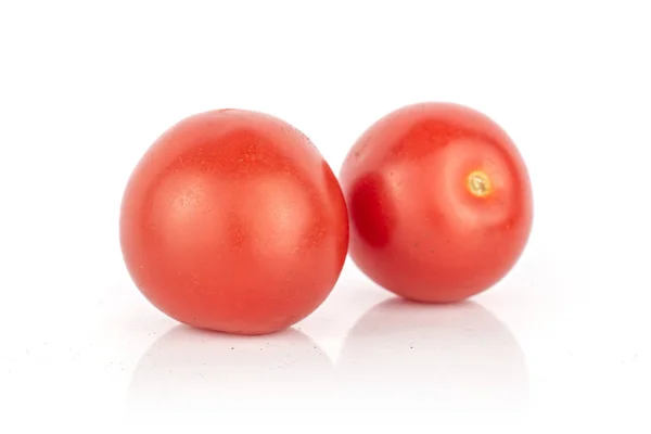 Verse rode tomaat geïsoleerd op wit — Stockfoto