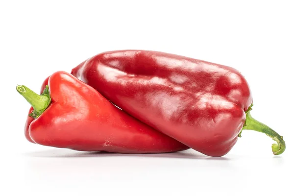 Słodka czerwona papryka izolowana na białym — Zdjęcie stockowe