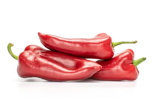 Pimiento rojo dulce aislado en blanco — Foto de Stock