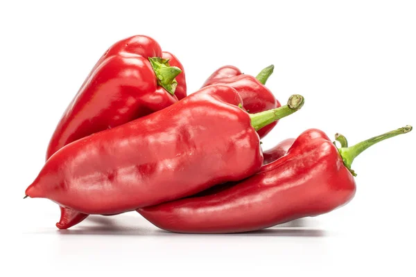 Sött röd paprika isolerad på vit — Stockfoto