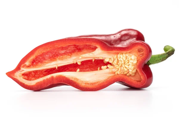 Γλυκό κόκκινο bell pepper απομονώνονται σε λευκό — Φωτογραφία Αρχείου