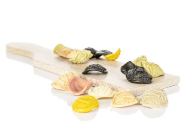 Beyaz renkte izole edilmiş makarna orkestrası