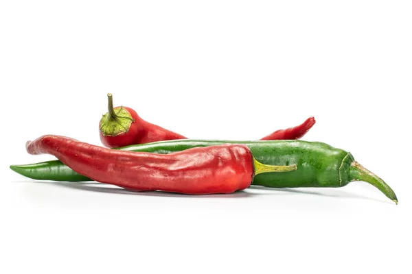 Frischer Paprika isoliert auf weiß — Stockfoto