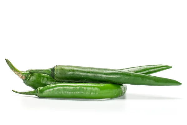 Φρέσκο καυτερό πιπέρι απομονωμένο σε λευκό — Φωτογραφία Αρχείου