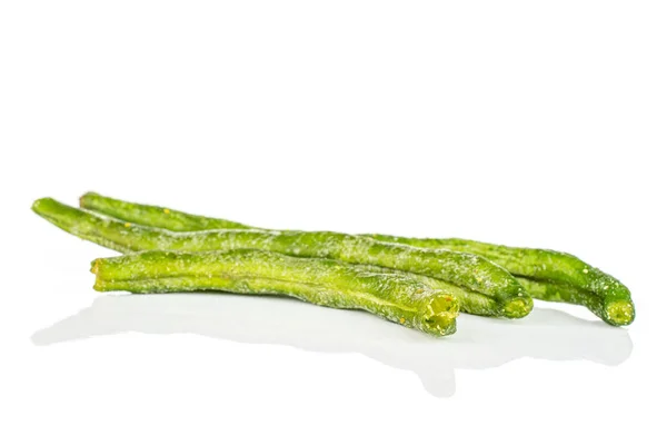 白で隔離された乾燥野菜チップ — ストック写真