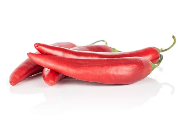 Chili rojo picante de cayena aislado en blanco — Foto de Stock