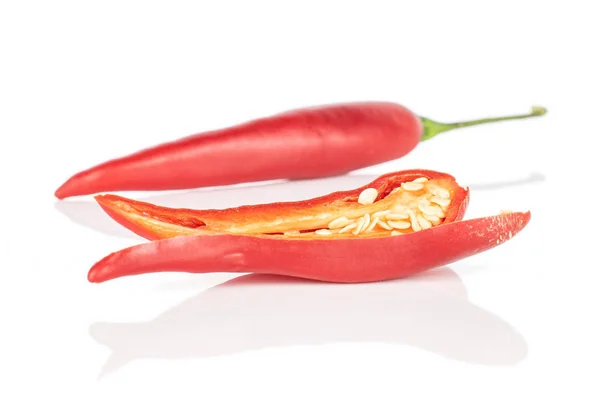 Chili rojo picante de cayena aislado en blanco — Foto de Stock