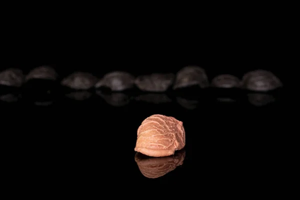 Tészta orecchiette izolált fekete üveg — Stock Fotó