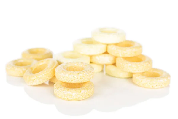 Blado okrągłe cukierki izolowane na białym — Zdjęcie stockowe