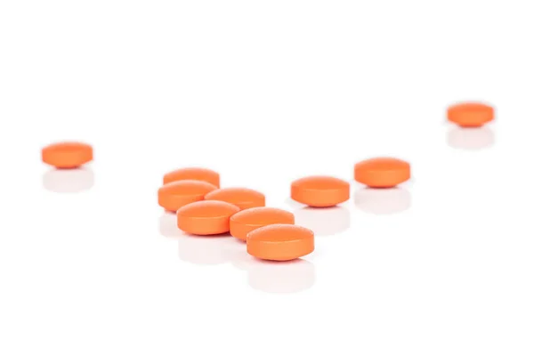 Oranssi, valkoisella eristetty apteekkitabletti — kuvapankkivalokuva