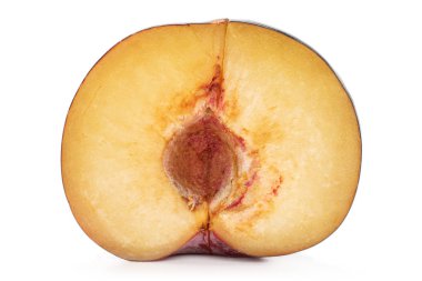 Beyaz izole taze kırmızı Erik