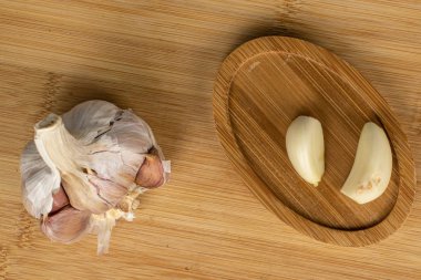 Beyaz aromalı sarımsak.