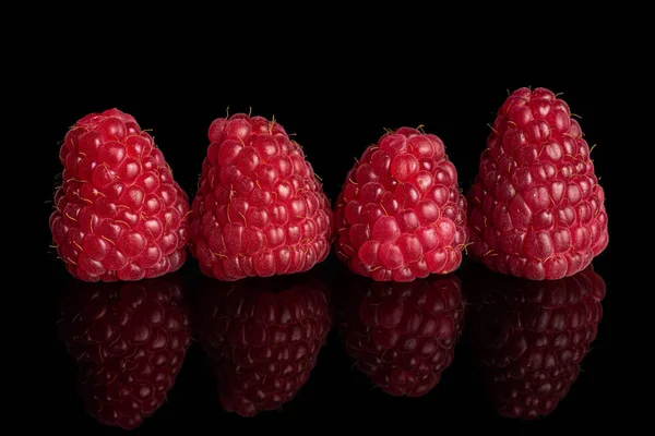 Frambuesa roja fresca aislada en vidrio negro —  Fotos de Stock