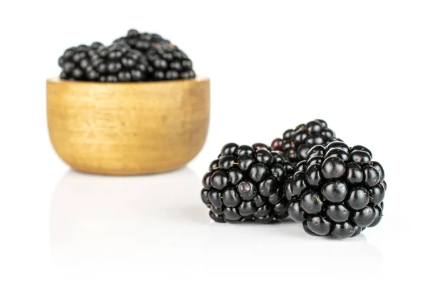 新鲜的黑莓，用白色隔开 — 图库照片