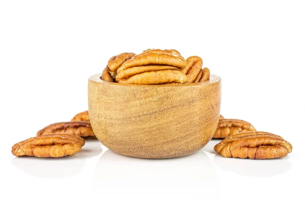 Сухой коричневый орех орех ореха орех изолирован на белом — стоковое фото