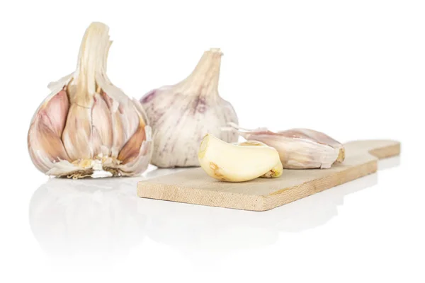 White aromatic garlic isolated on white — ストック写真