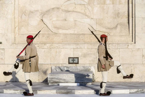 Greece Athens Evzones Evzones Front Tomb Unknown Soldier Changing Guard — Stock Photo, Image