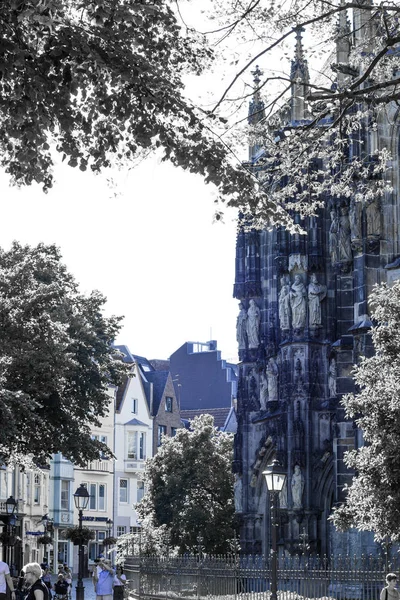 Individual elements of a catholic cathedral shot through an infr — Stock Photo, Image