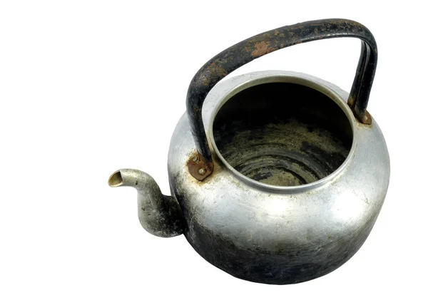Античный чайник изолирован на белом фоне. с траекторией обрезки — стоковое фото