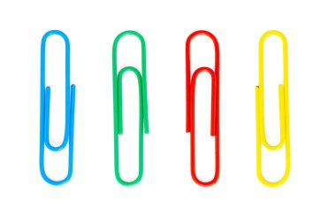 Renkli kağıt klipleri, kırpma yolu ile beyaz arka planda yalıtılmış yakın çekim