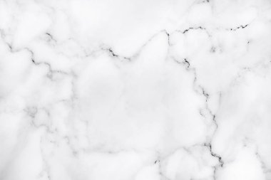 Arka plan veya tasarım sanatı çalışmaları için doğal desen ile beyaz mermer doku. Yüksek çözünürlüklü mermer