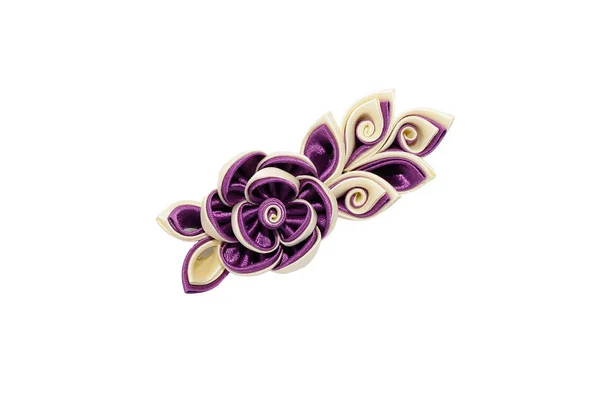 Канзаші. Бежеві фіолетові штучні квіти ізольовані на білому спині — стокове фото