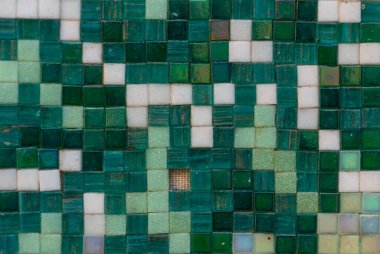 Farklı renklerde parlak mozaik - yeşil, beyaz, zümrüt, şık ve modern, mükemmel arka plan
