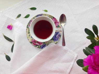 Sabah sıcak çay üstten görünüm. 