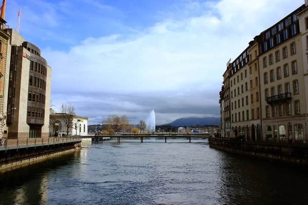 Street Ελβετική Θέα Στο Κανάλι Και Διάσημη Λίμνη Της Γενεύης — Φωτογραφία Αρχείου
