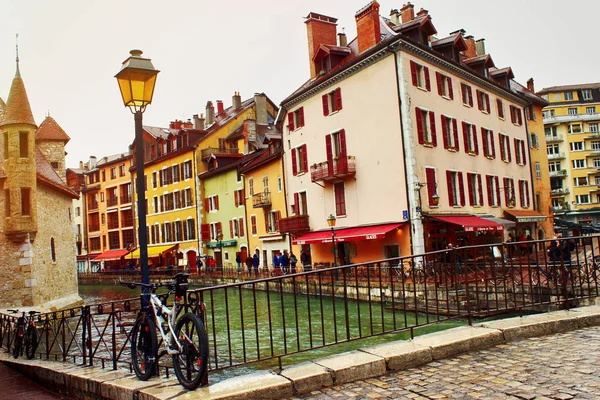 Annecy Francia Marzo 2018 Paisaje Urbano Ciudad Lluviosa Annecy Con — Foto de Stock