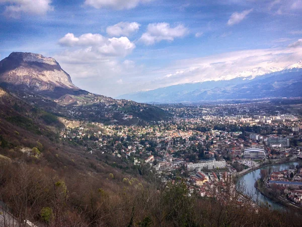 Grenoble Vista Superior Ciudad Las Montañas Bajo Hermoso Cielo Primavera — Foto de Stock
