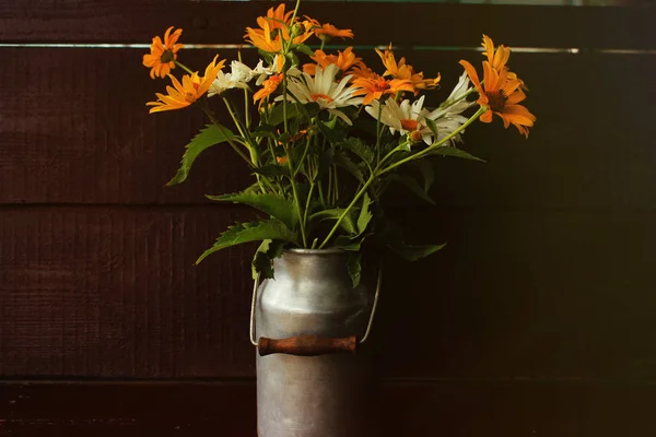 Herbstlicher Strauß Heller Blumen Sonnigen Tagen Wasserkannen Schöne Natur — Stockfoto