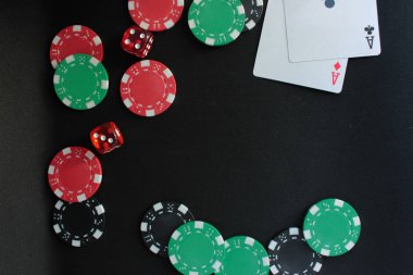 Poker, siyah jack kavramı. As çifti. Cips ve dices. Kopya alanı