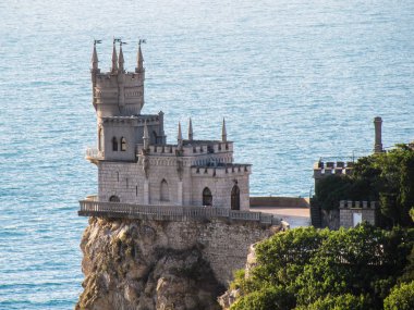 Crimea kırlangıç yuva denizde