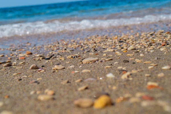 Deniz Plaj kumlu bir plaj ve taşlar