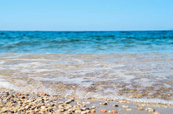 Deniz Plaj kumlu bir plaj ve taşlar