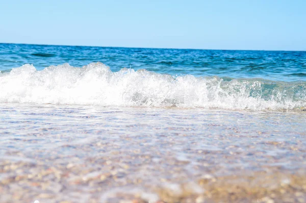 Deniz Plaj kumlu bir plaj ve taşlar