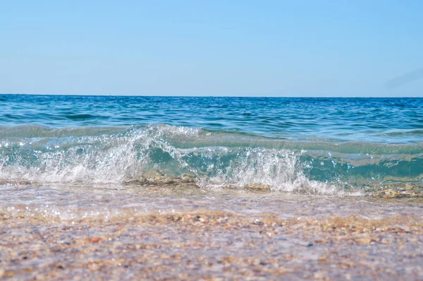 Deniz Plaj kumlu bir plaj ve taşlar