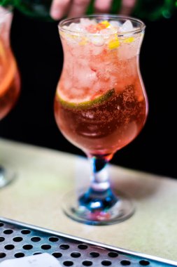 yemek yemek suşi kokteyller