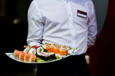 yemek yemek suşi kokteyller