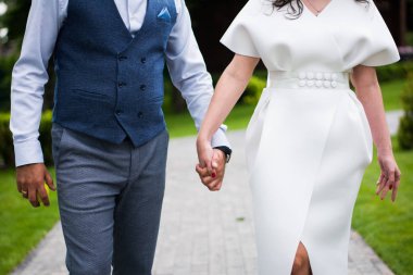  Düğün elleri çıngırdar çiçekler karımın buketi el ele tutuşur