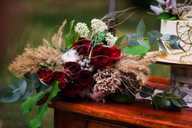 Düğün yeri fotoğraf mumu mumlar kek ormanı ağacı süs koltuğu bırakır